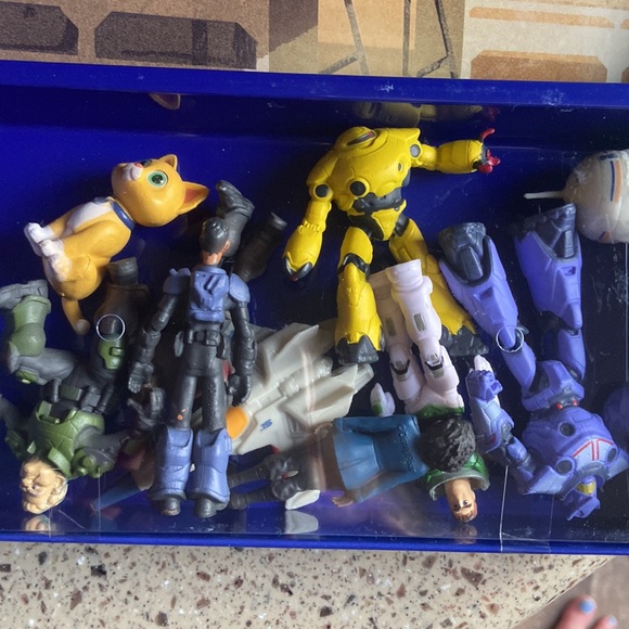 Disney Pixar Lightyear book. Brand new. My busy books. Storybook 10 figurines - Picture 3 of 5